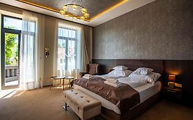 Voeroesko Villa -Elnoeki Szauna Es Jakuzzi Hasznalattal